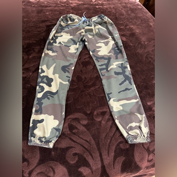 Camo jogger size small - Picture 1 of 4